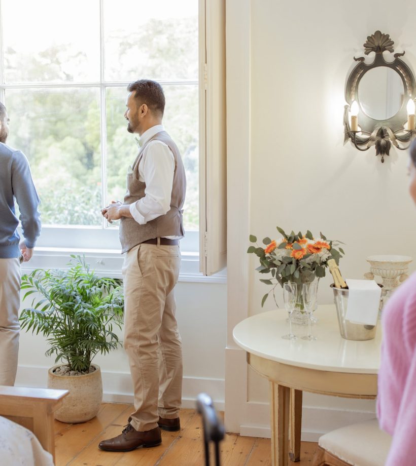 Clientes visitando una vivienda en Teatinos Málaga